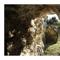 Accès libre aux grottes et enrochements
