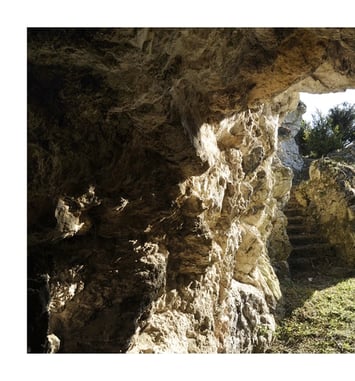 Accès libre aux grottes et enrochements