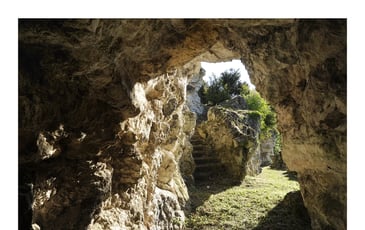 Accès libre aux grottes et enrochements