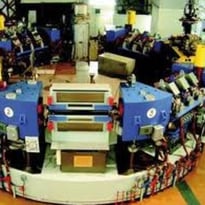 Visite d'un accélérateur de particules: l'anneau de collisions d'Orsay