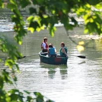 Promenades en barques et canoës