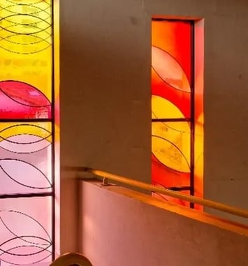 Découvrir les vitraux de Pierre Mabille à Saint-Joseph-des-Tarterêts